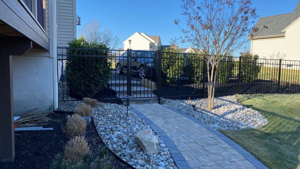 Aluminum Fence Supply 13 black-aluminum-pool-fence